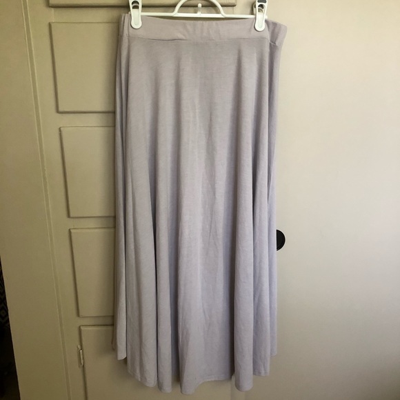 3 for $15✨ Cream High-Low Skirt - Picture 7 of 7